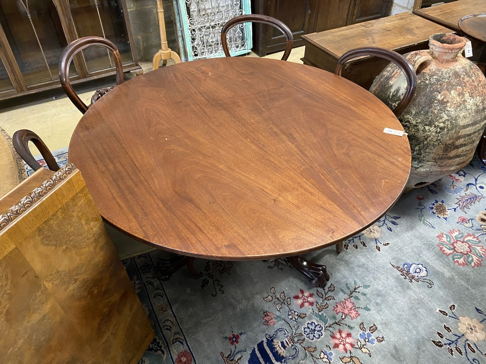 A Victorian circular mahogany breakfast table, diameter 128cm, height 71cm